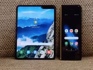 cropped Samsung Galaxy Fold &bull; techboys.de ▶ Smart Home. PC-Hardware. Streaming. Ohne Blabla.
