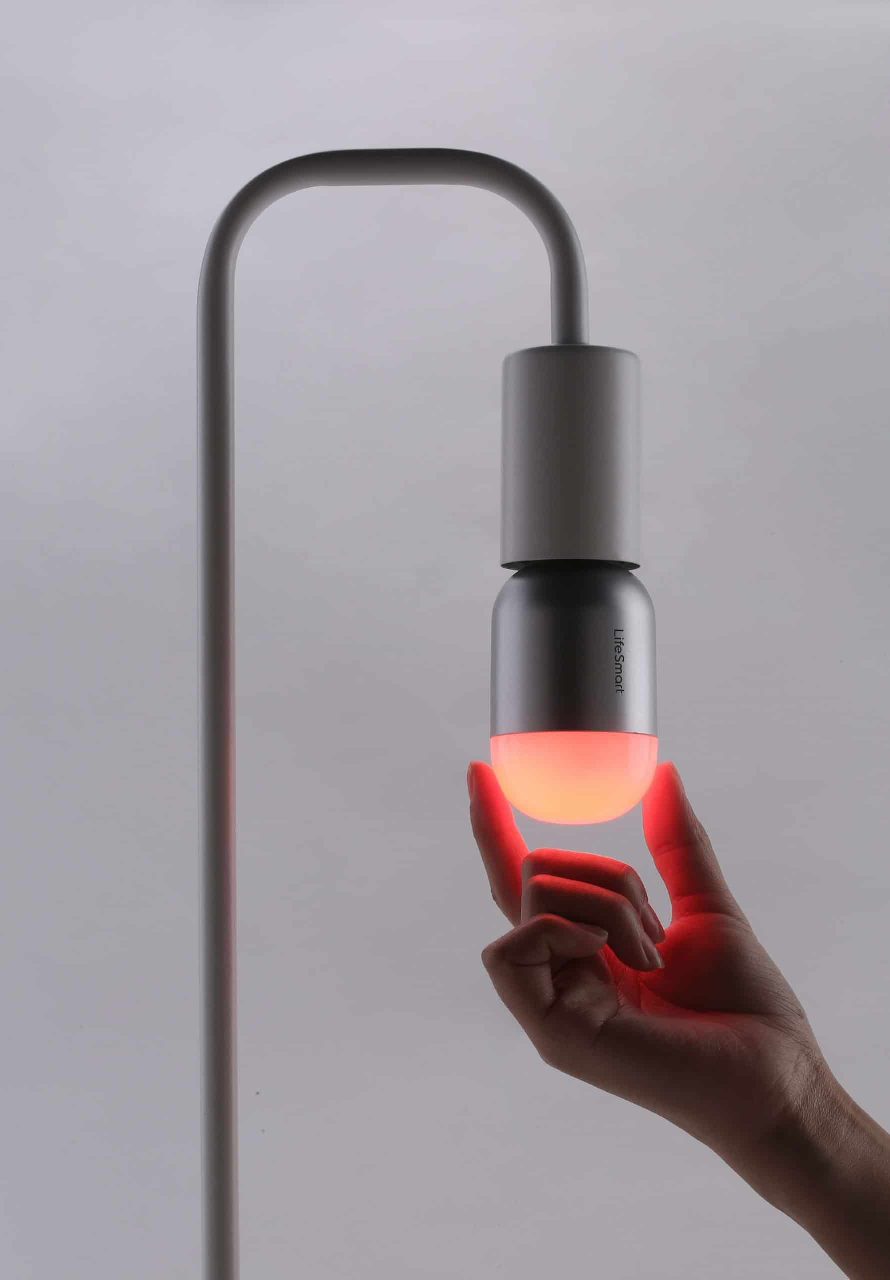 Lifesmart Blend Light Bulb E27 03 scaled • techboys.de • smarte News, auf den Punkt!