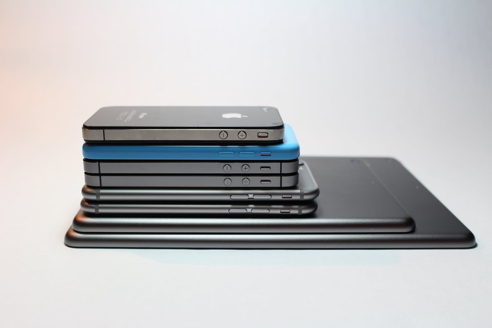 Technik-Trend: Gebraucht fast besser als neu assorted iphone lot