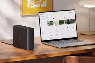 Server im Home-Office, Smart Home Geräte, Streaming, moderner Arbeitsplatz, Tech Boys, Technologie, Arbeit, digital, Homeoffice, Geräte, smarter Haushalt.