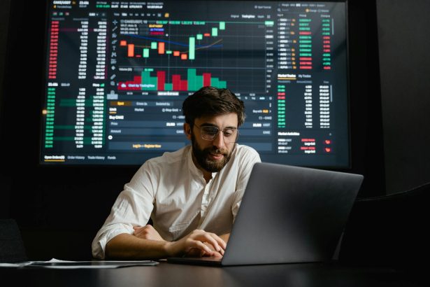 marketing businessman man laptop