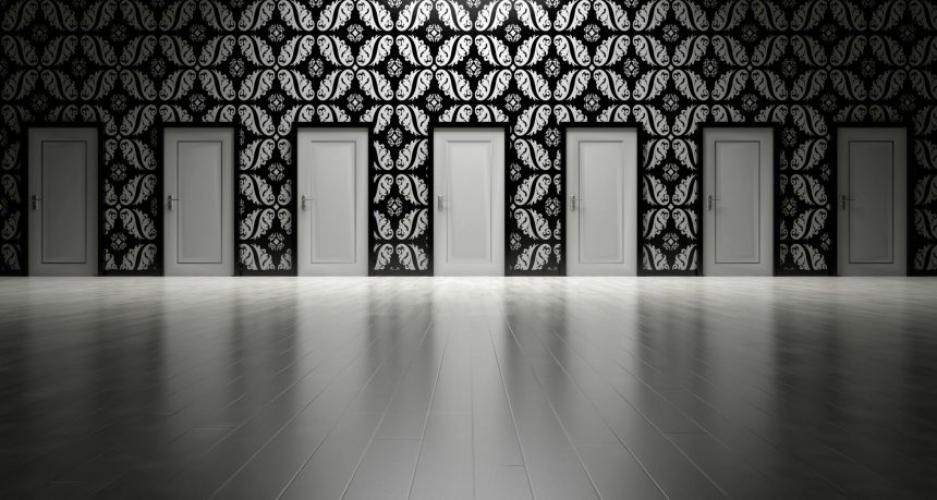 Foto von Pixabay: https://www.pexels.com/de-de/foto/sieben-weisse-geschlossene-turen-277593/