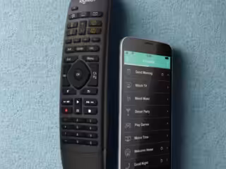 Fernbedienung und Smartphone-App kombiniert: Logitech Harmony
