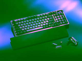 Hochwertiges Gaming-Keyboard mit RGB-Hintergrundbeleuchtung, Handgelenksauflage und ergonomischem Design, ideal für Gaming und Streaming, bietet Komfort und präzise Steuerung.