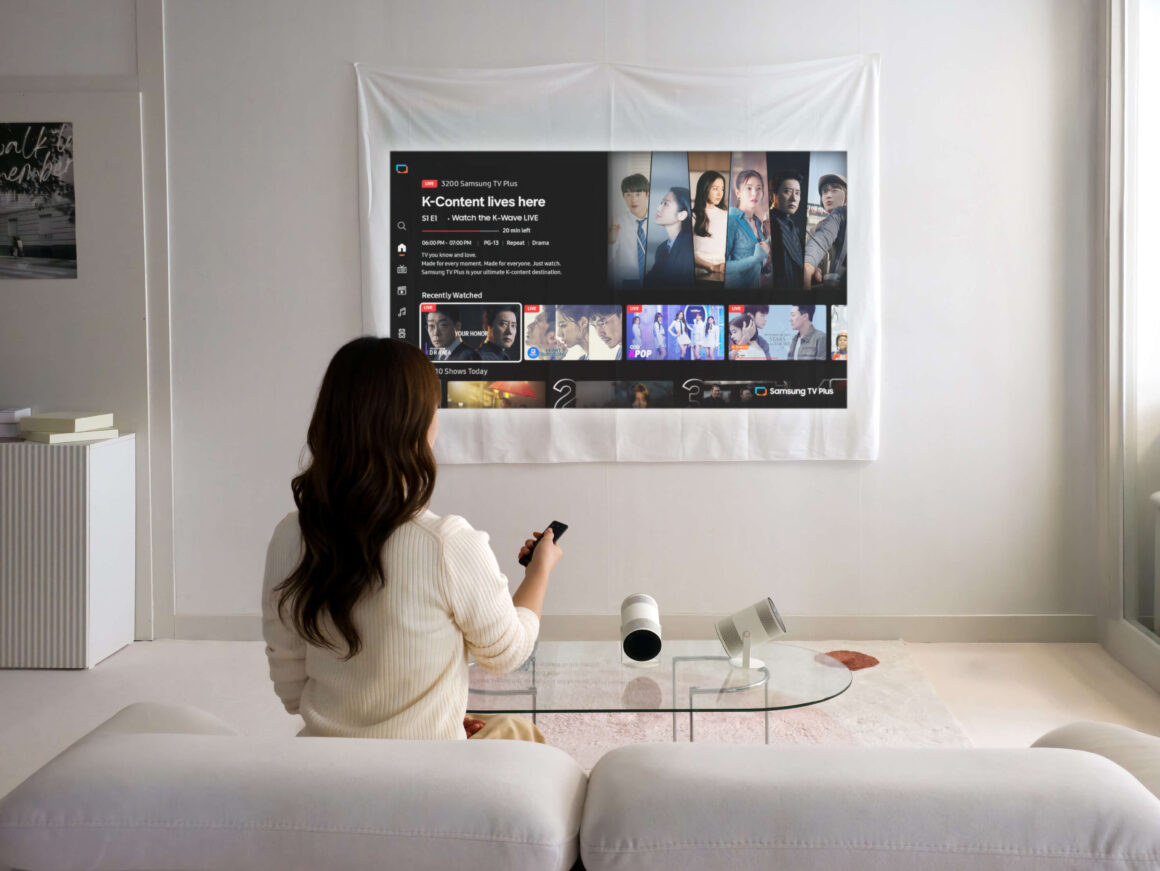 (CES 2026) Samsung Freestyle+: Jetzt mit KI gegen schiefe Wände Samsung Projektor The Freestyle