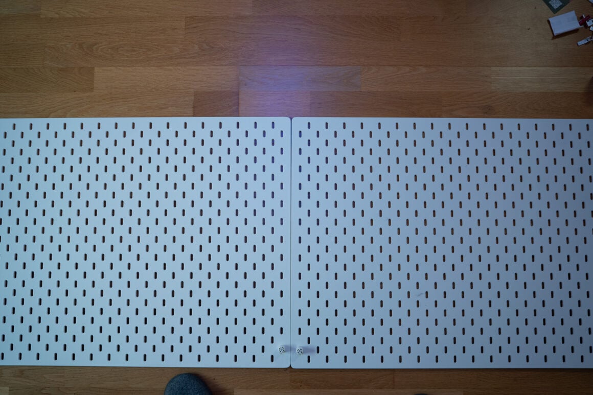IKEA SKÅDIS + Nanoleaf Rope: Hübscher Unfug für 70 Euro Zwei IKEA SKÅDIS Lochplatten nebeneinander, 76 x 56 cm pro Platte