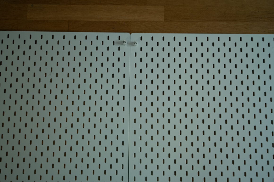 IKEA SKÅDIS + Nanoleaf Rope: Hübscher Unfug für 70 Euro SKÅDIS Verbindungsstück zwischen zwei IKEA Lochplatten