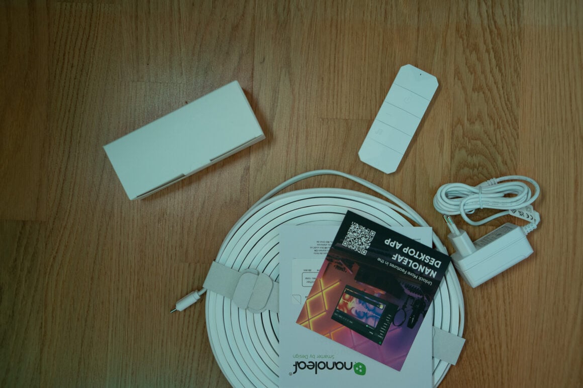 IKEA SKÅDIS + Nanoleaf Rope: Hübscher Unfug für 70 Euro Nanoleaf Rope Light Lieferumfang: LED-Schlauch, Inline-Controller, Netzteil und Montageclips