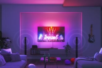 Nanoleaf SmartThings Music Sync mit 4D-Wandpaneelen im Wohnzimmer