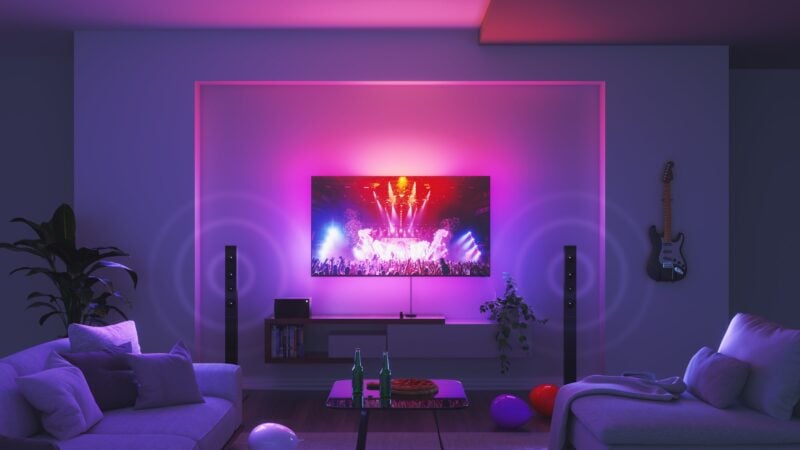 Nanoleaf SmartThings Music Sync mit 4D-Wandpaneelen im Wohnzimmer