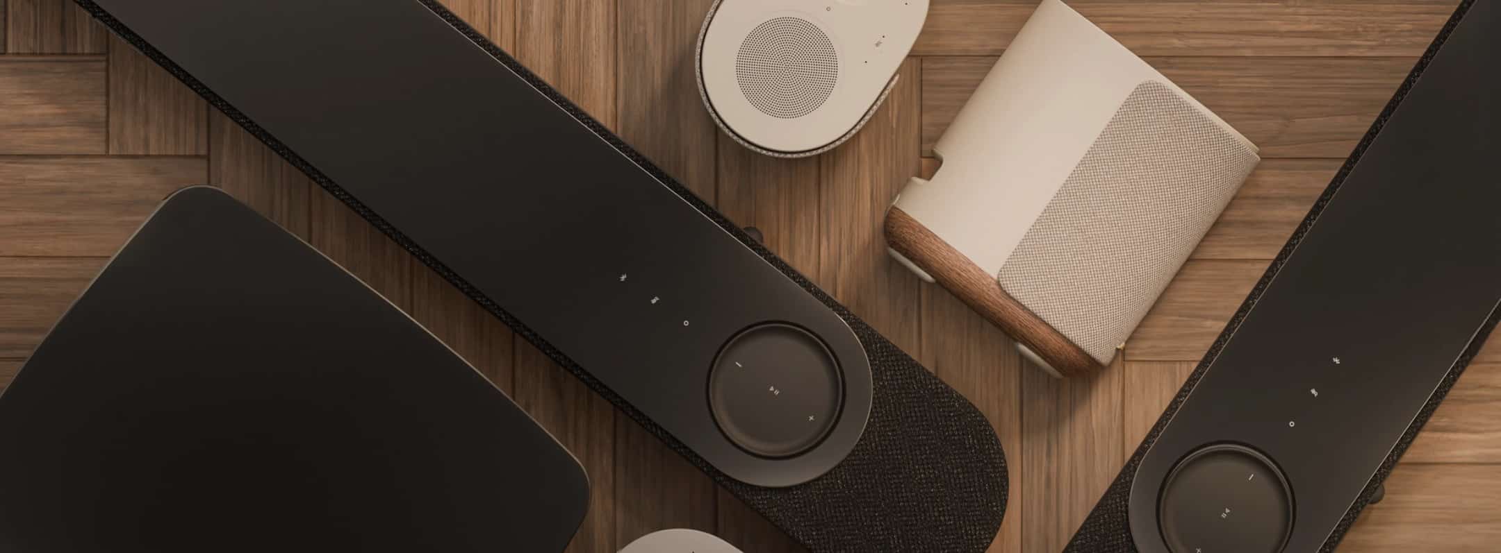 Bose Lifestyle Ultra: Sonos-Angriff mit AirPlay, Cast und Alexa+ Bose Lifestyle Ultra Soundbar Subwoofer und Speaker im Wohnzimmer-Setup