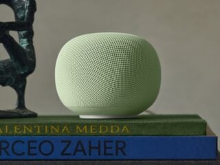 Google Home Speaker mit Gemini in vier Farben