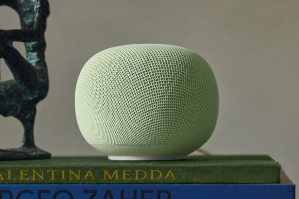 Google Home Speaker mit Gemini in vier Farben