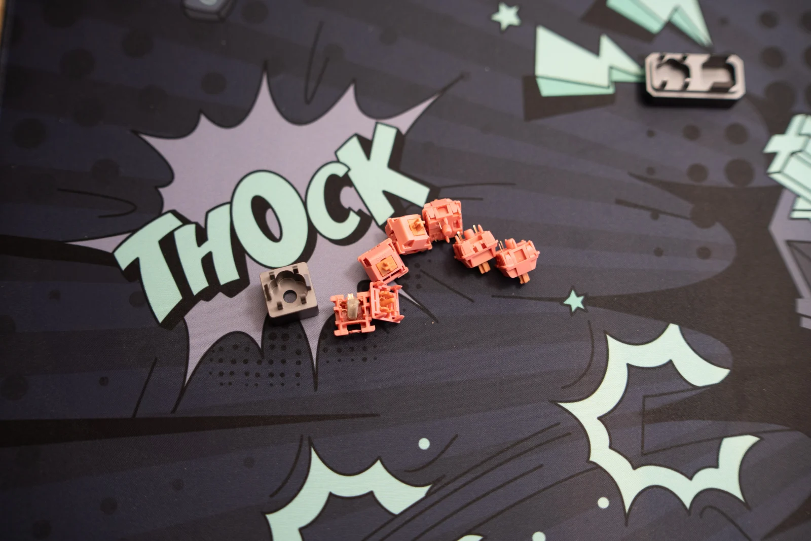Akko Rosewood Switches im Test: Der tiefe Thock für deine Tastatur RGB mechanische Tastatur-Tastenkappen in Pastell Pink, personalisierte Keycaps für Gaming und Büro.