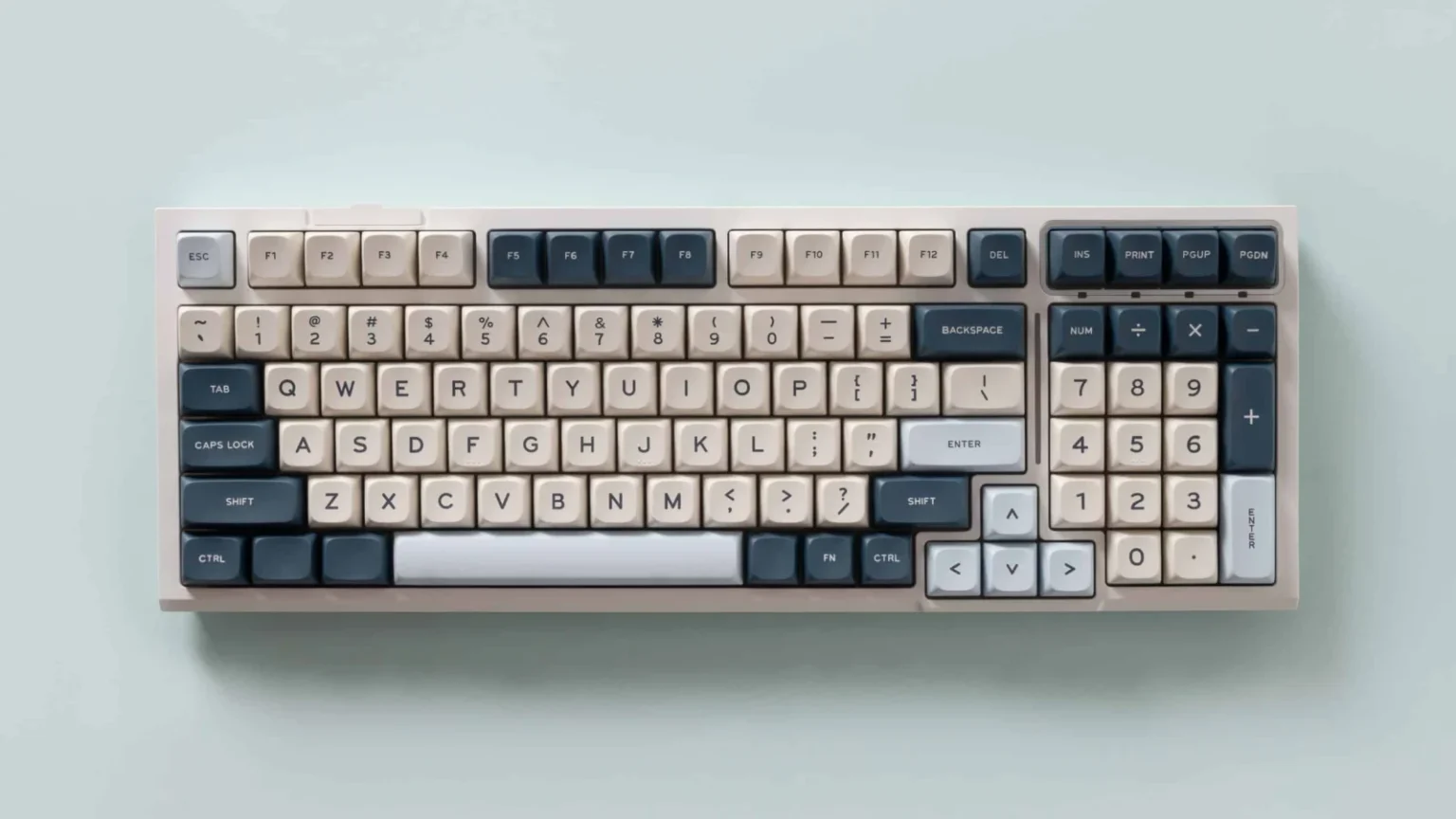 ARBEITSMECHANIK TASTATUR MIT DEUTSCHEN KEYCAPS UND RGB-BELEUCHTUNG.