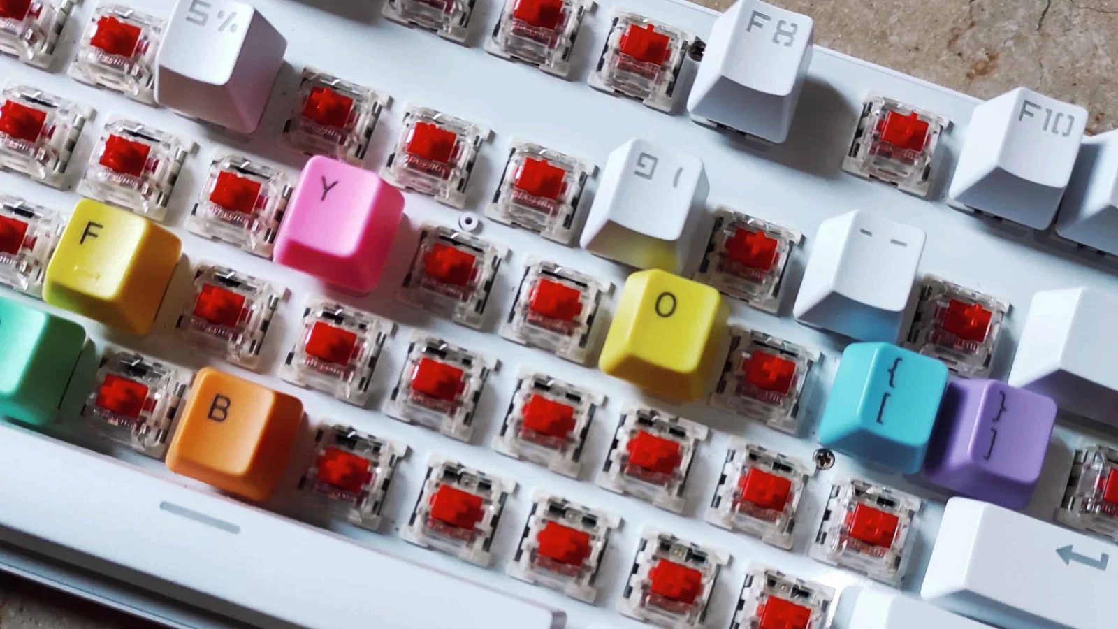 Custom vs. Prebuilt Keyboards: Lohnt sich der Aufwand? Custom vs. Prebuilt Keyboards: hier hat man sich fürs eigene Tun entschieden!