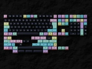 Farbenfrohe Keycaps in Pastellfarben für mechanische Tastaturen, individuell gestaltbares Keyboardzubehör.