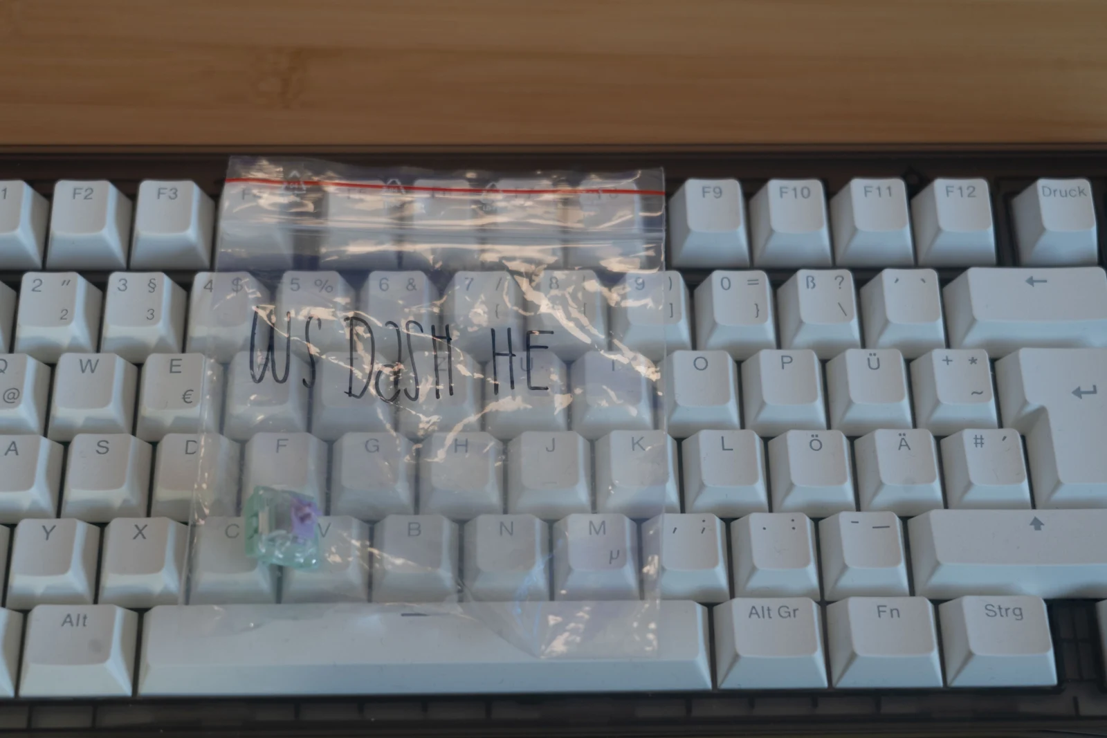 Glasfeder, Tastenkappen, mechanische Tastatur, Keycaps, Tastenschoner, transparent, Umgebung, dekorativ.