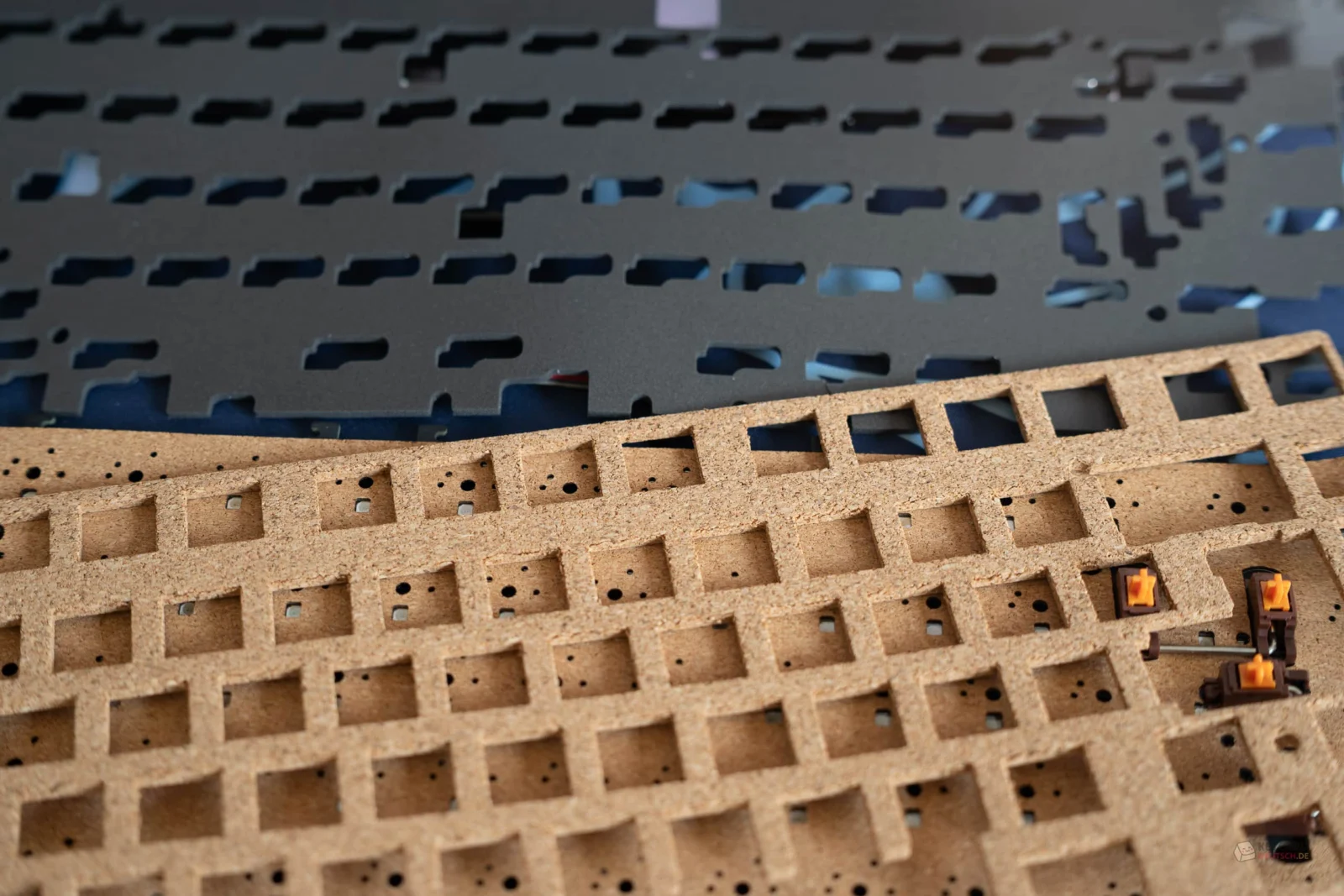 Zoom75 TIGA Build: Mein Zusammenbau mit WS Arowana Switches Metall- und Holz-Keyboard-Rahmen für individuelle Tastatur-Designs. Hochwertige Materialien für langlebige Keycaps. Perfekt für Custom Mechanical Keyboards.