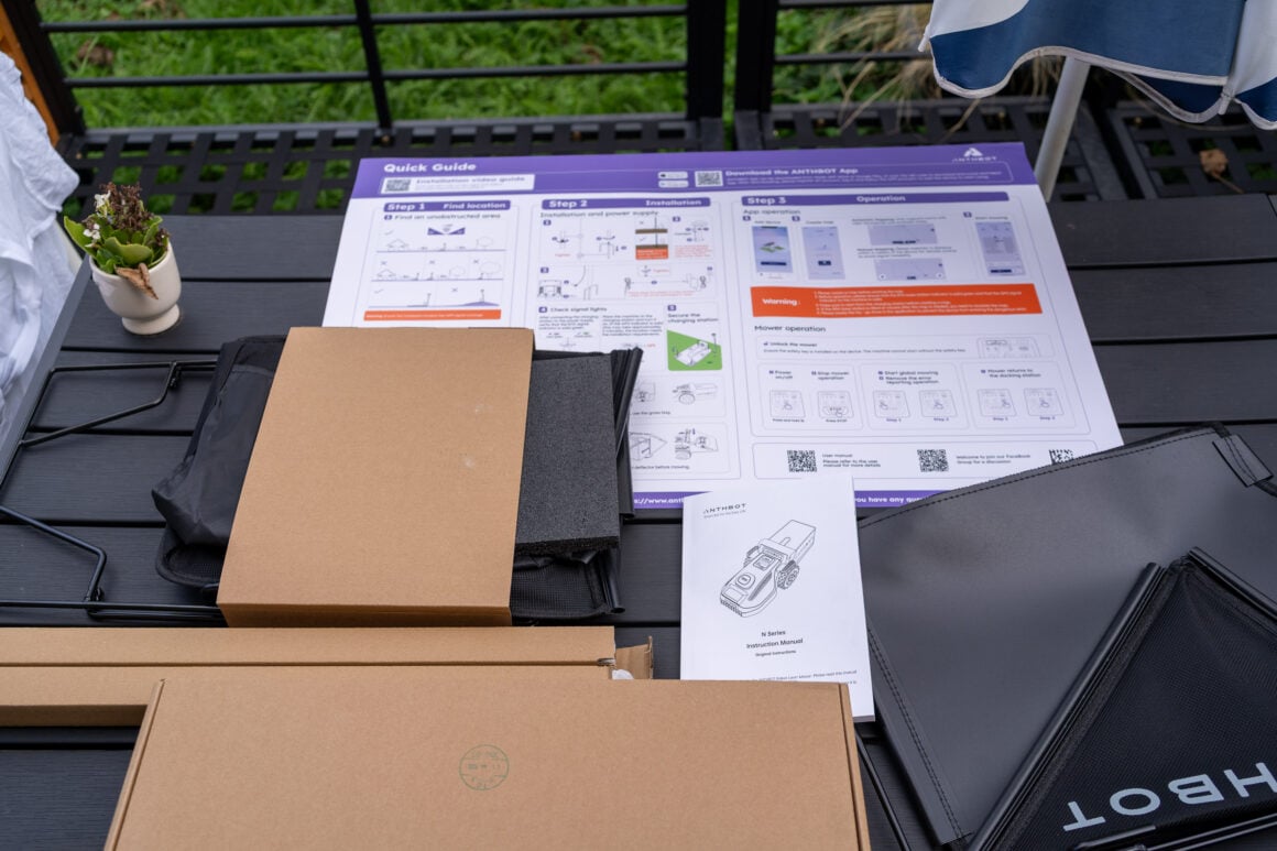ANTHBOT N8 Quick Guide, Anleitung und Zubehör beim Aufbau auf dem Gartentisch