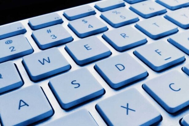 Low Profile und Standard Profile Tastatur im direkten Höhenvergleich