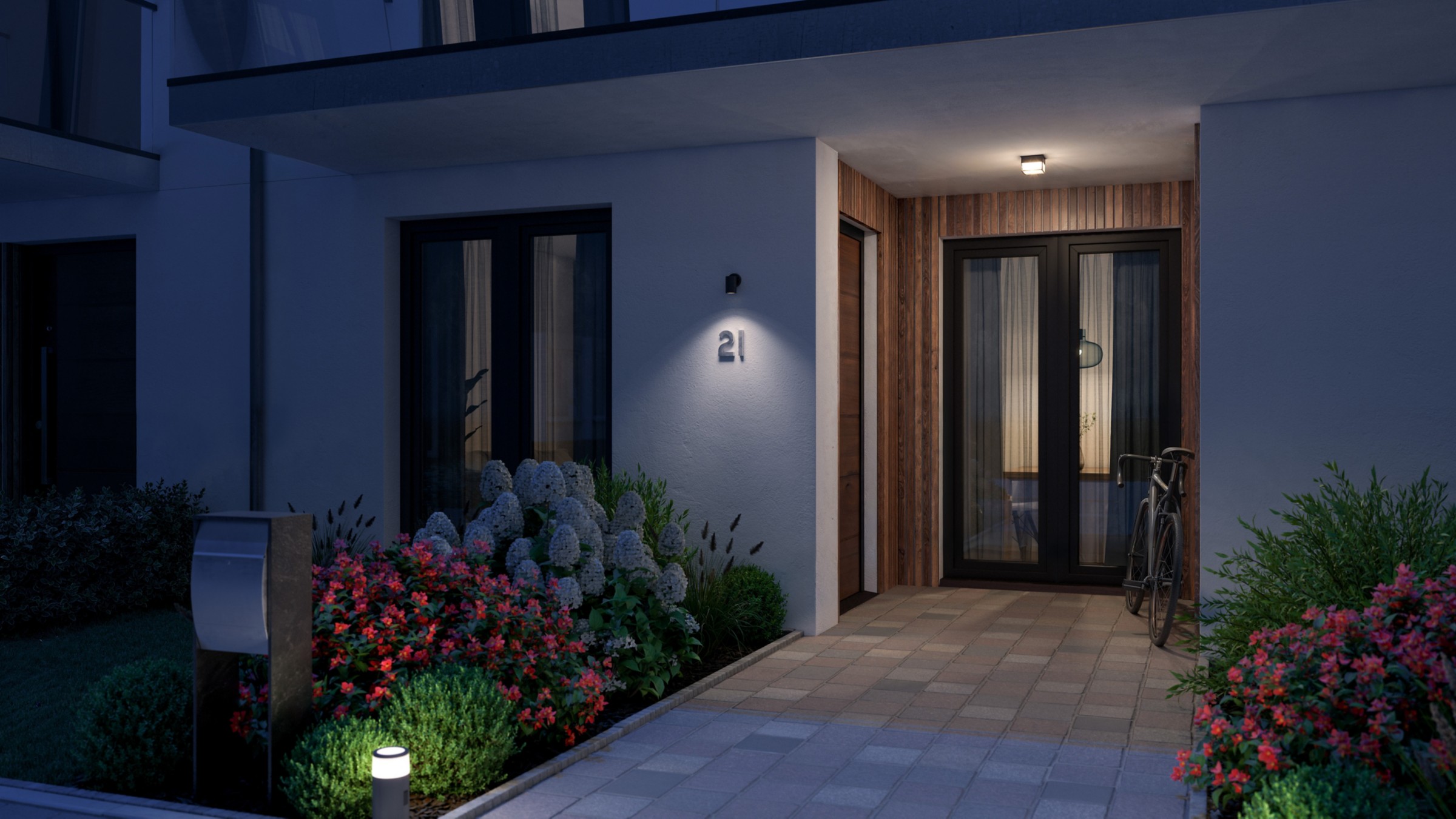 Philips Hue Scenova und Struana: Gleicher Preis, zwei Bauarten Wandspot Struana neben einer Haustür, das Schwestermodell der Philips Hue Scenova
