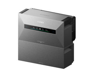 Anker Solarbank Max mit Erweiterungsbatterie, Frontansicht mit Display