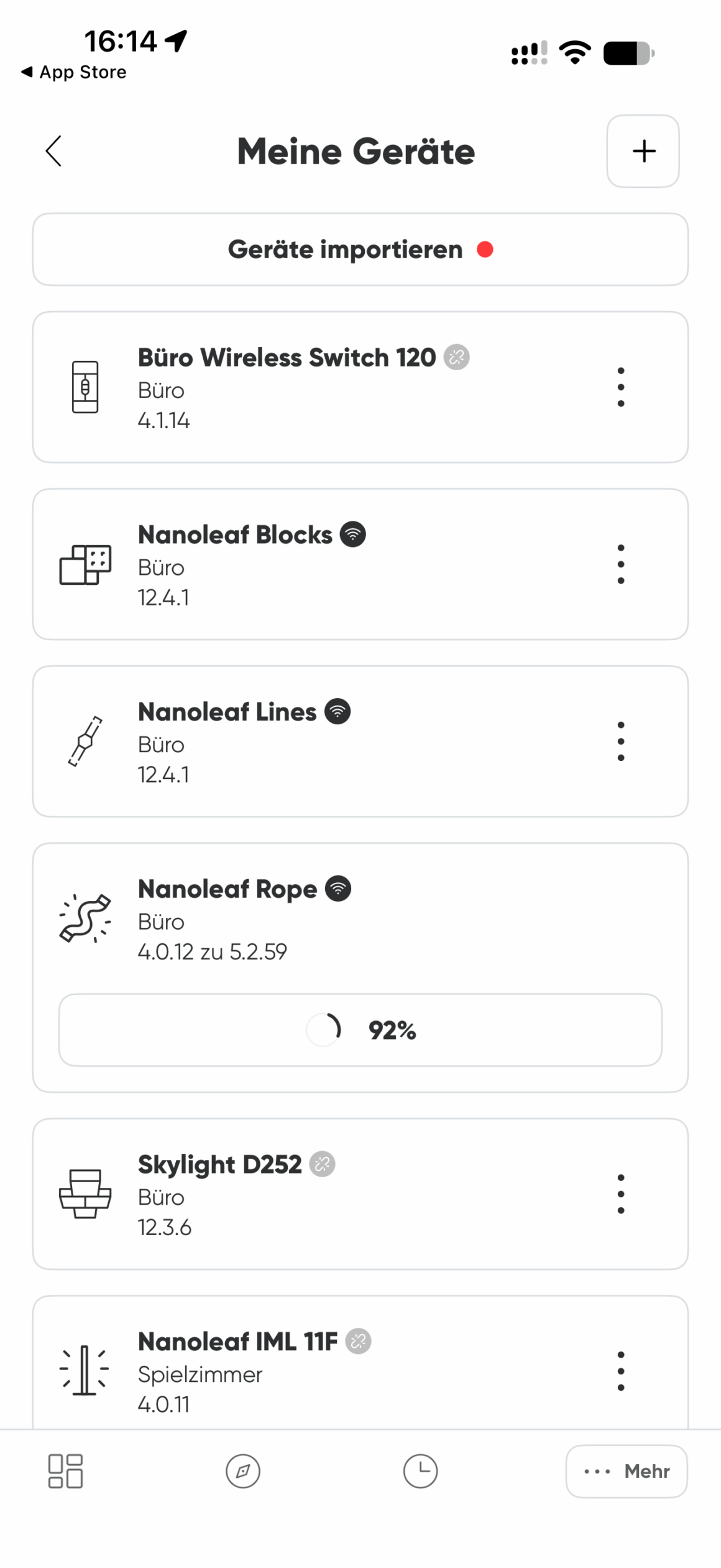 Nanoleaf Adaptive Lighting: Ist die Firmware 5.1.45 schon da? Nanoleaf-App, Seite Meine Geräte: Firmware-Nummern unter jedem Gerät, das Rope aktualisiert gerade von 4.0.12 auf 5.2.59