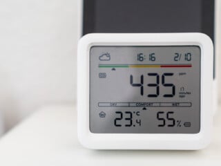 SwitchBot Meter Pro CO2 Test: Display mit 435 ppm, Temperatur und Luftfeuchte