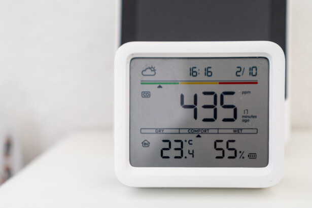 SwitchBot Meter Pro CO2 Test: Display mit 435 ppm, Temperatur und Luftfeuchte
