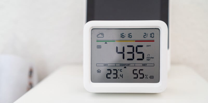 SwitchBot Meter Pro CO2 Test: Display mit 435 ppm, Temperatur und Luftfeuchte