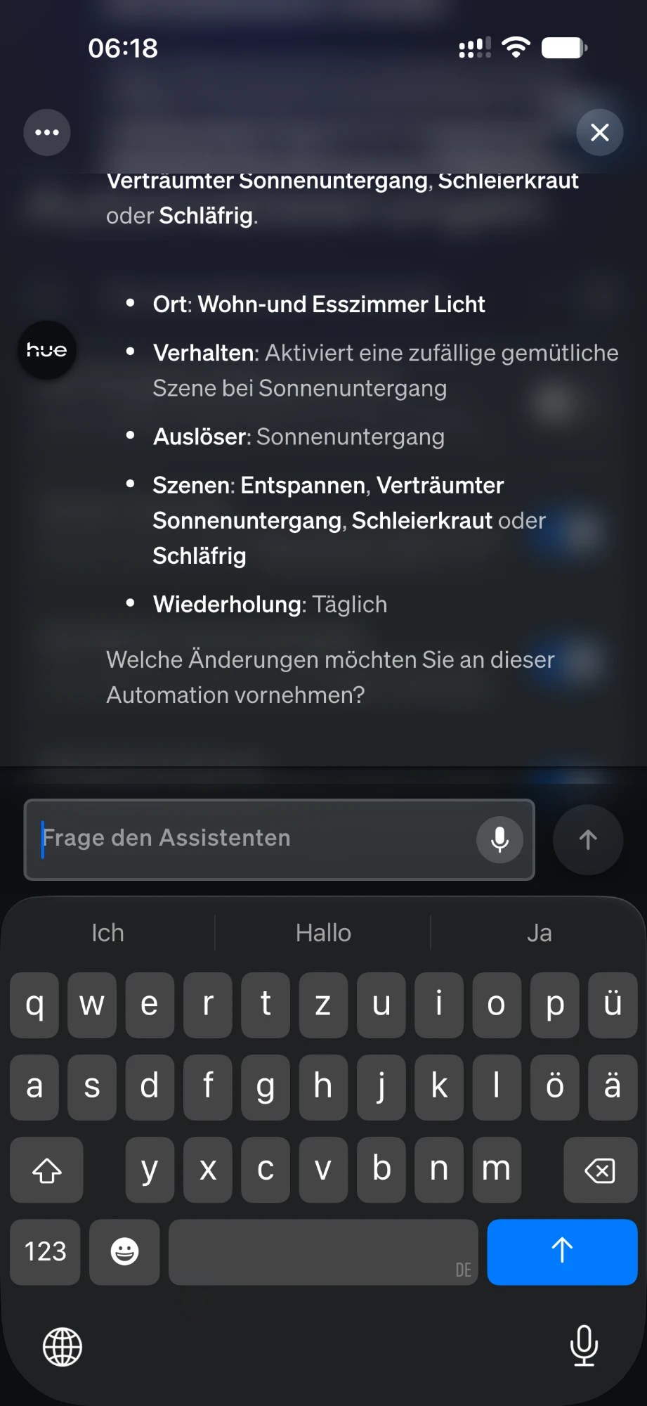 Bearbeiten-Dialog des Hue KI-Assistenten mit Ort, Verhalten, Auslöser, Szenen und der Frage, welche Änderungen Sie vornehmen möchten