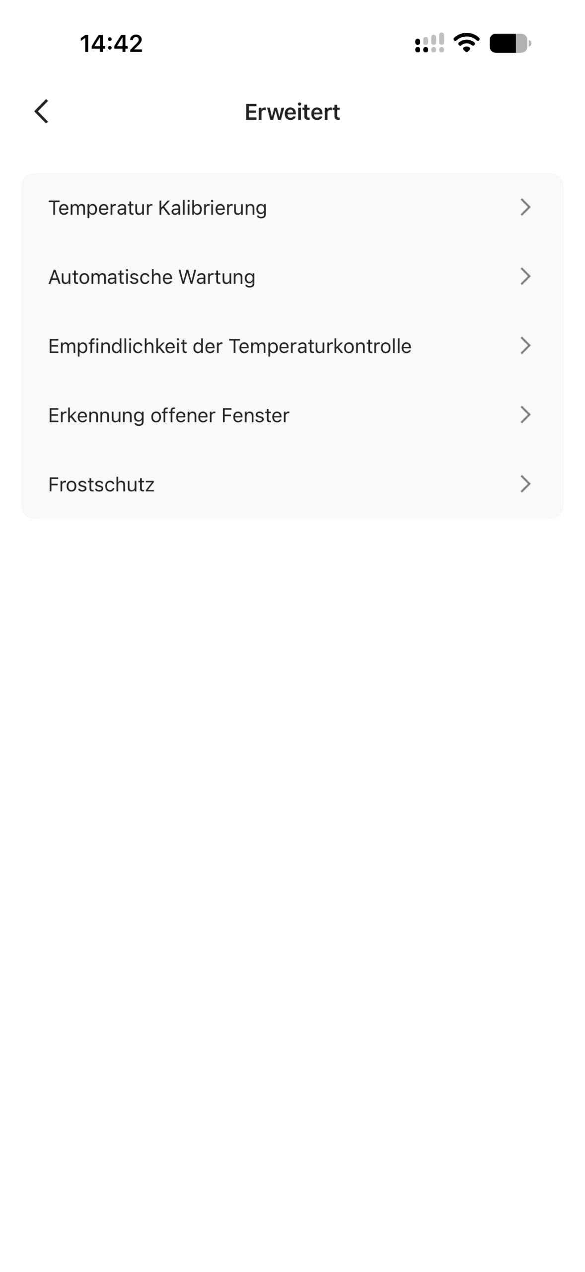 Erweitert-Menü der Meross-App mit Temperatur-Kalibrierung, Wartung, Empfindlichkeit, Fenster-Erkennung und Frostschutz