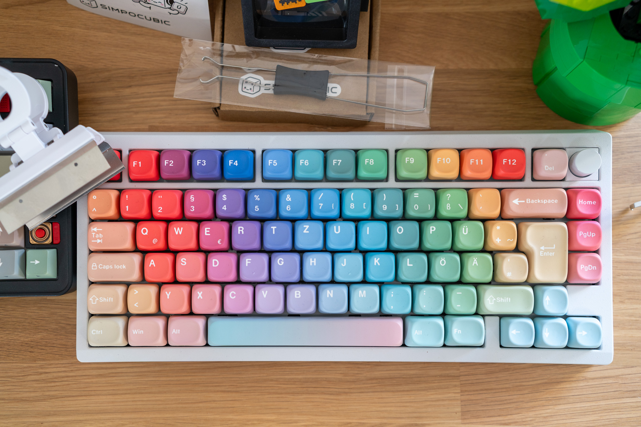 Deutsche Keycaps von oben: Rhapsody MOA komplett, alle Legenden lesbar